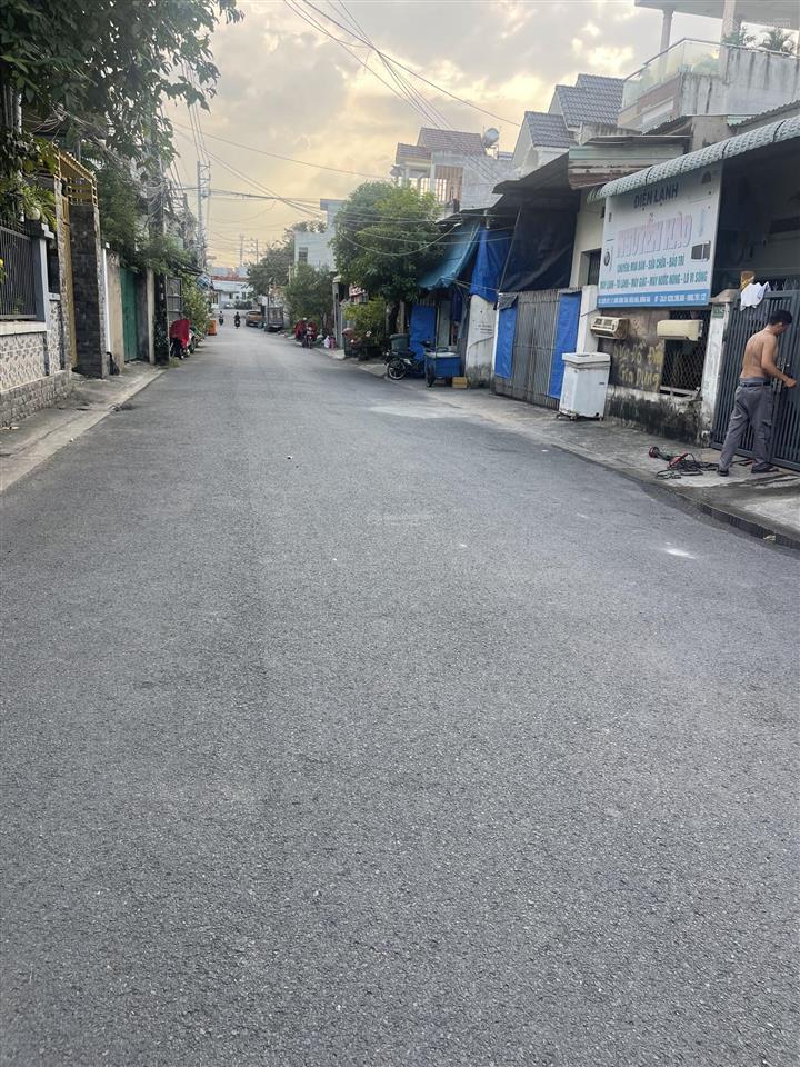 Cần bán lô đất có 8 phòng trọ cả nhà