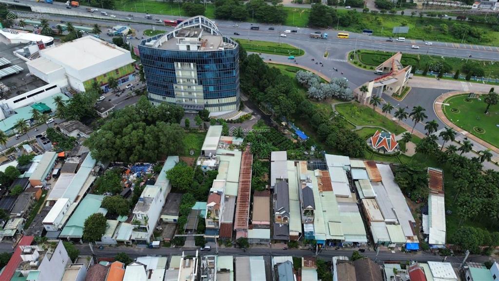 Cần bán lô đất có 8 phòng trọ cả nhà