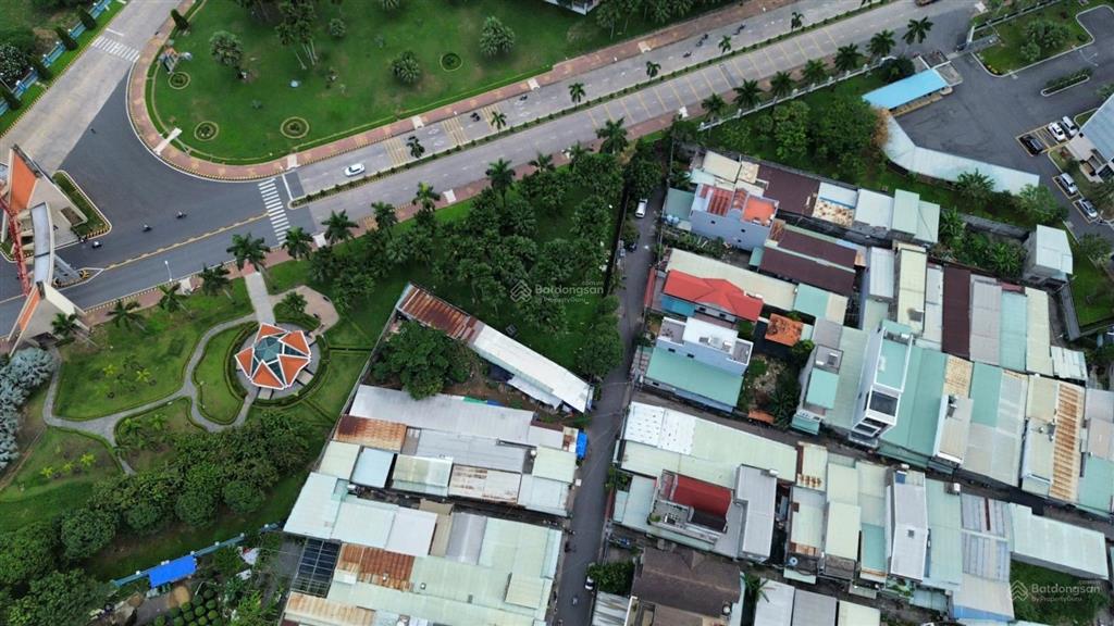 Cần bán lô đất có 8 phòng trọ cả nhà