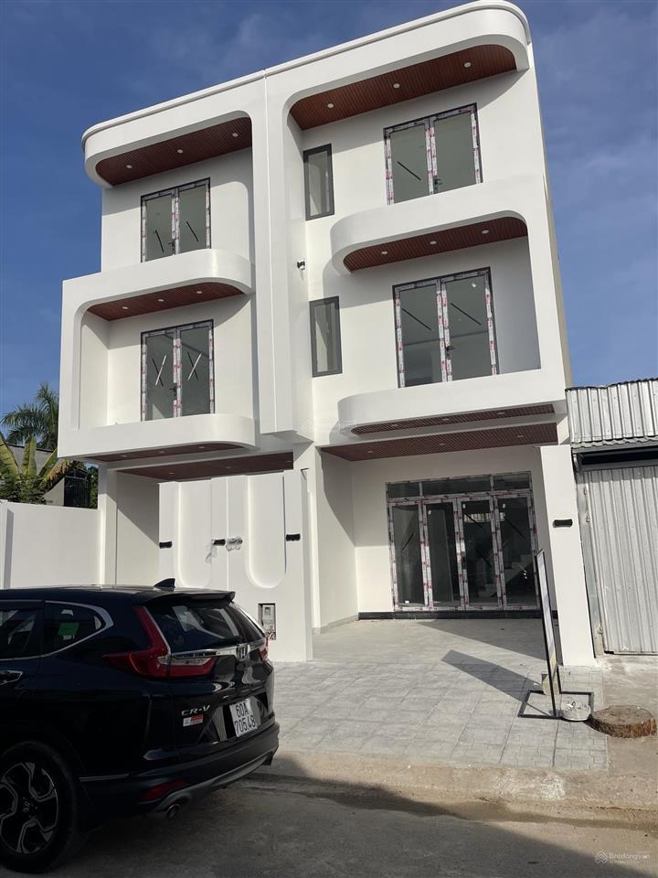 Cần bán nhà mới xây sổ hoàn công đầy đủ