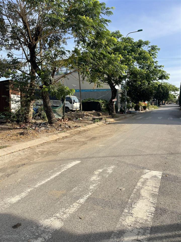 Cần bán nhà mới xây sổ hoàn công đầy đủ
