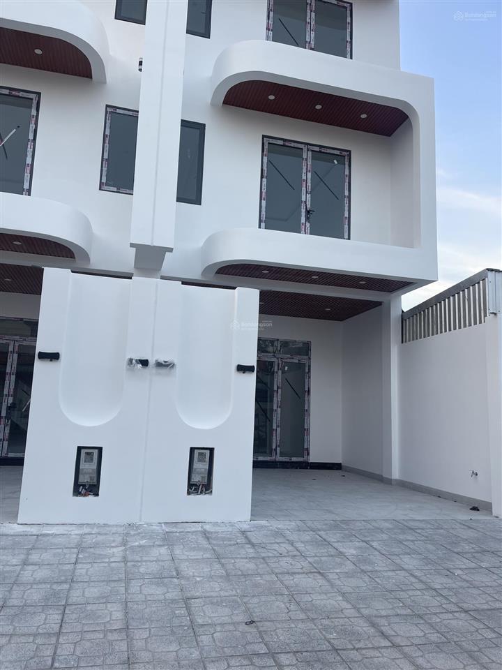Cần bán nhà mới xây sổ hoàn công đầy đủ