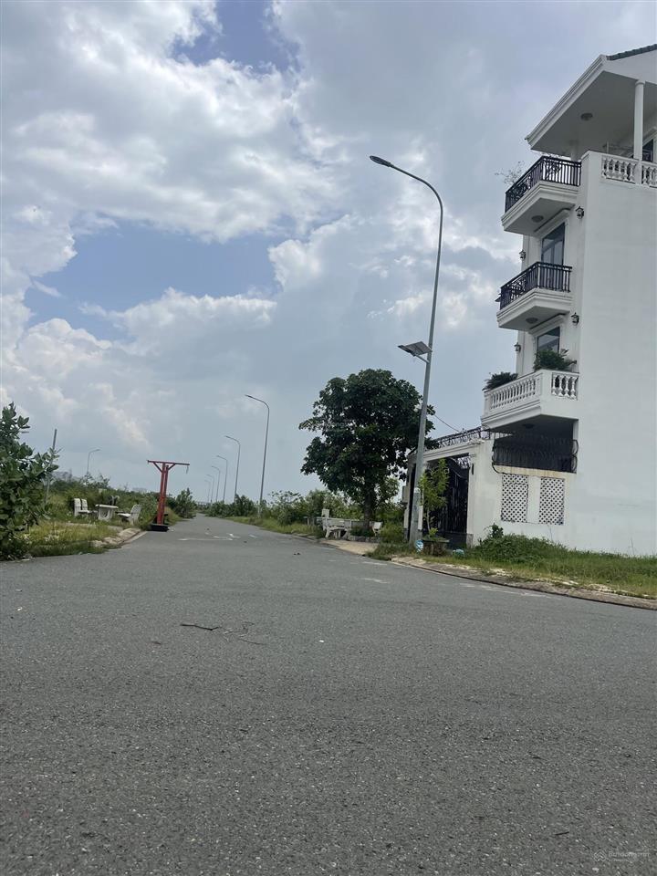 Cần bán lô đất 6x20 hướng đông nam khu đô thị long hưng city
