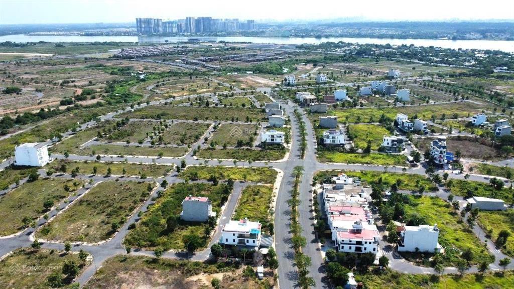 Cần bán lô đất 6x20 hướng đông nam khu đô thị long hưng city