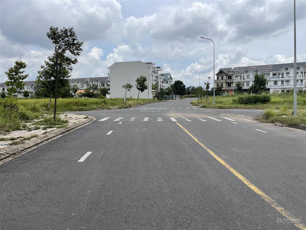 Cần bán lô đất hướng đông nam khu 5 đường thông khu đô thị long hưng city
