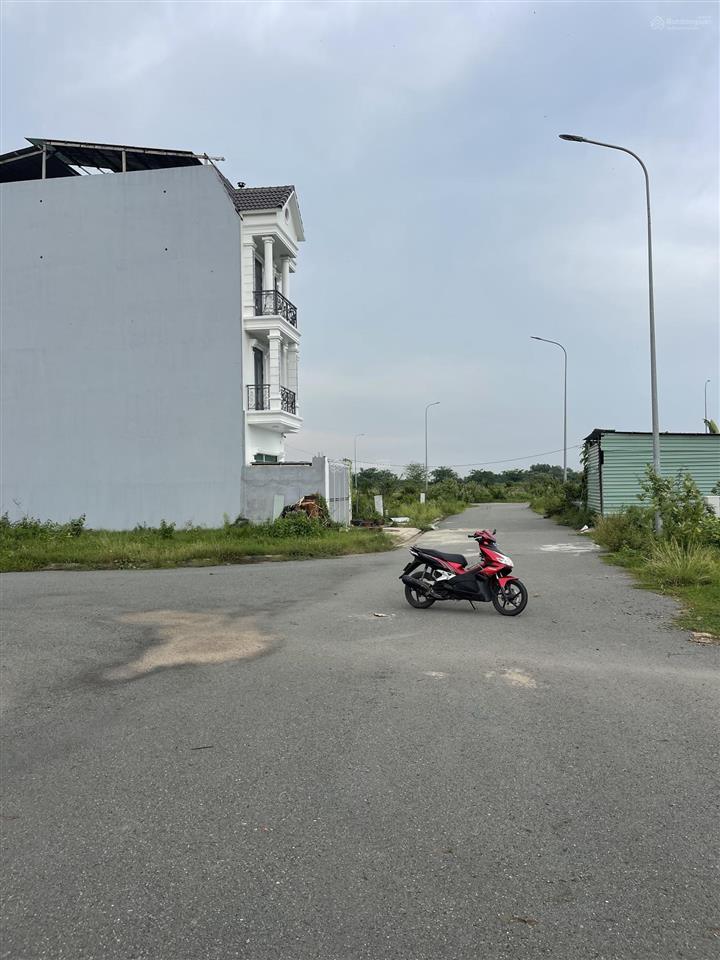 Cần bán lô đất hướng đông nam khu 5 đường thông khu đô thị long hưng city