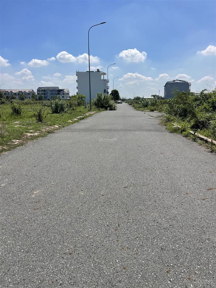 Càn bán lô đất hướng đông nam dt 6x20 khu 5 khu đô thị long hưng city