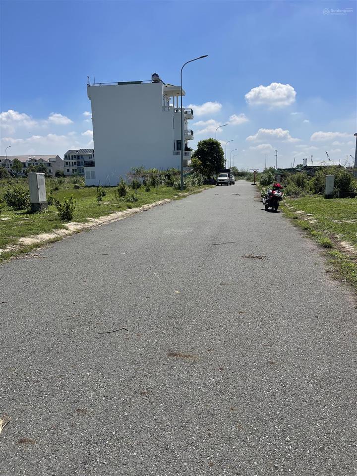 Càn bán lô đất hướng đông nam dt 6x20 khu 5 khu đô thị long hưng city