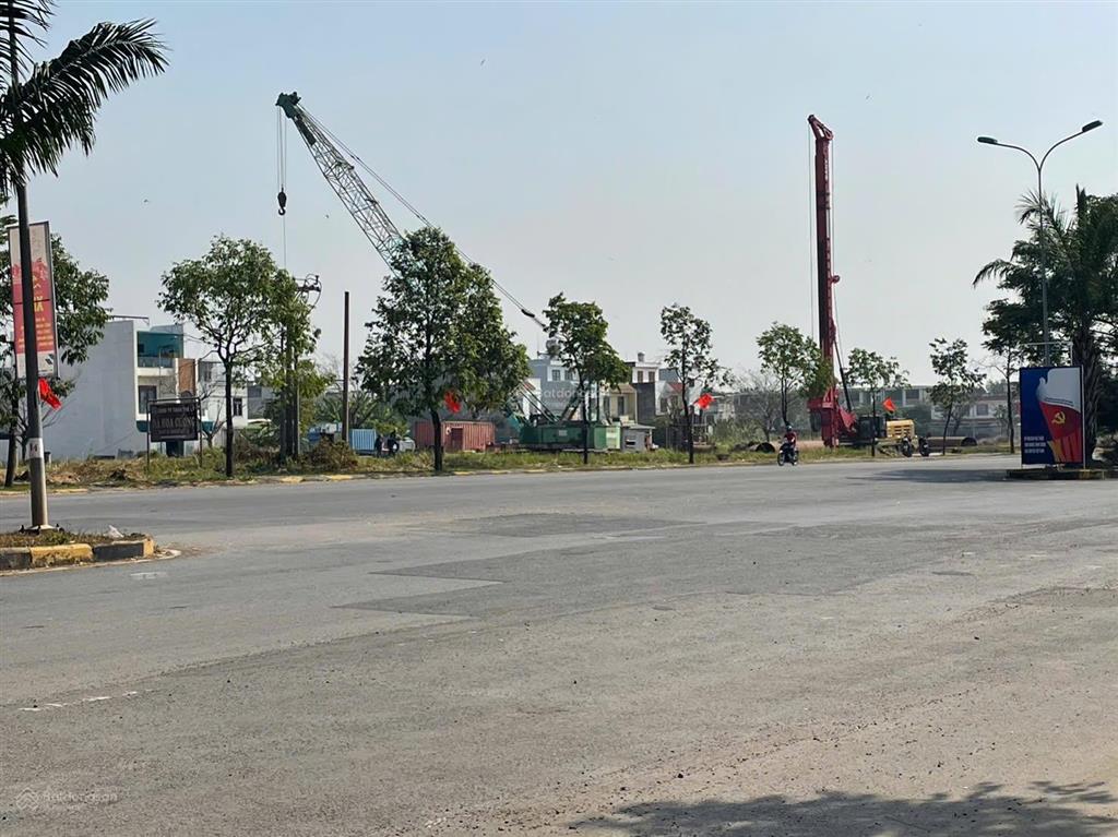 Cần bán lô đất hai mặt tiền đường 21m hướng đông nam trục shop khu đô thị long hưng city