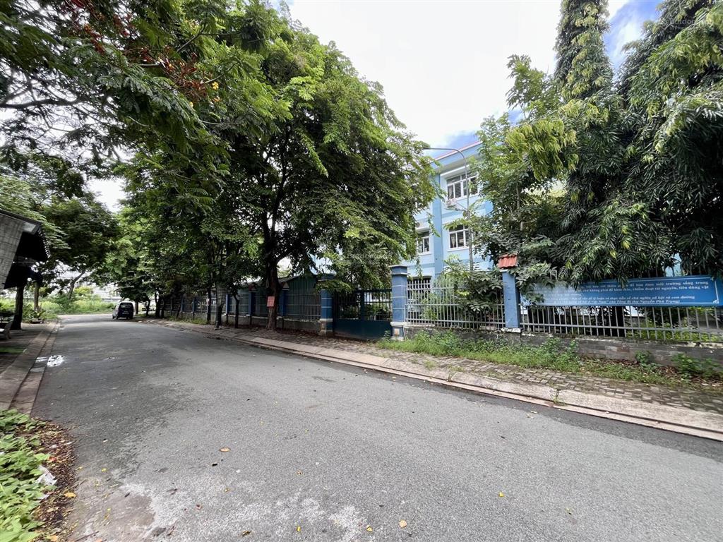Đất nền biệt thự 8x18m  kdc phong phú 4, khang điền  7,9 tỷ  đối diện trường học