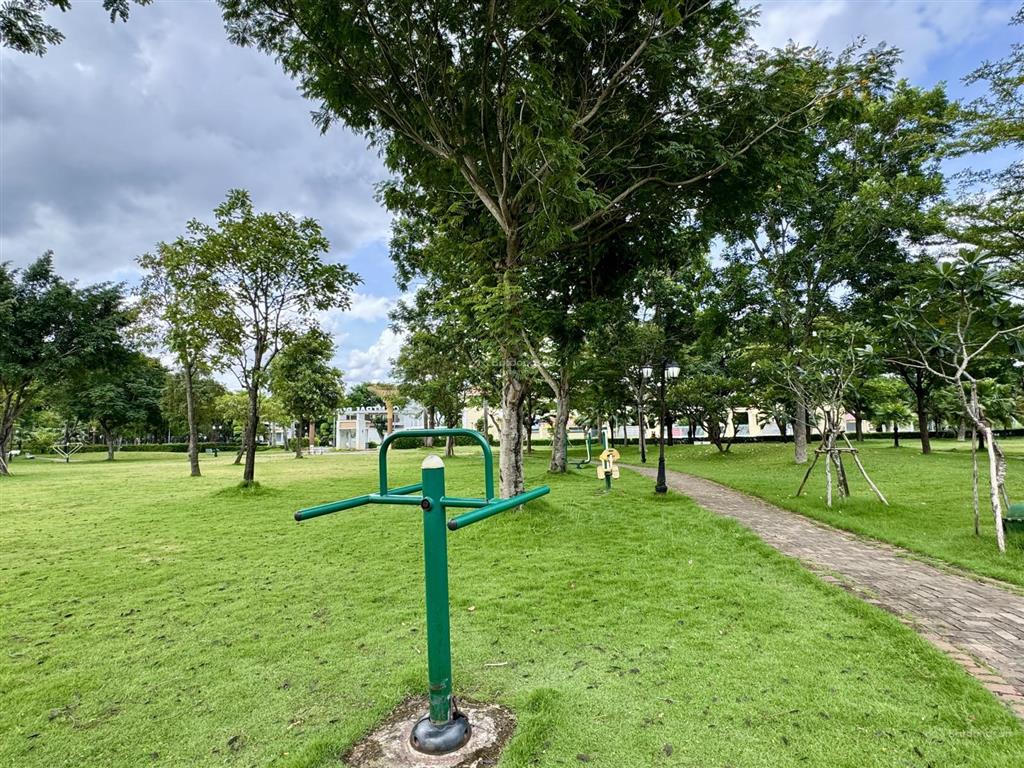 Biệt thự view công viên đẹp nhất dự án lovera park, dt 200m2, hồ cá koi, chỉ 15 tỷ
