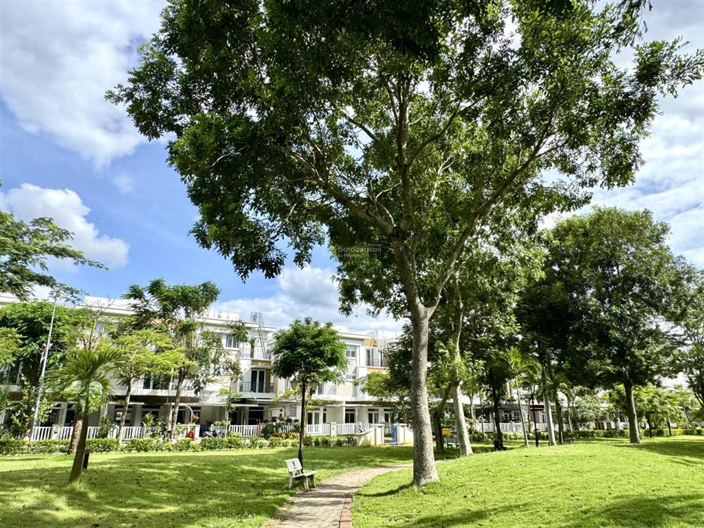 Biệt thự view công viên đẹp nhất dự án lovera park, dt 200m2, hồ cá koi, chỉ 15 tỷ