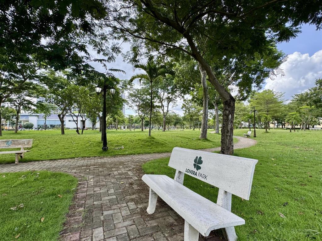 Biệt thự view công viên đẹp nhất dự án lovera park, dt 200m2, hồ cá koi, chỉ 15 tỷ
