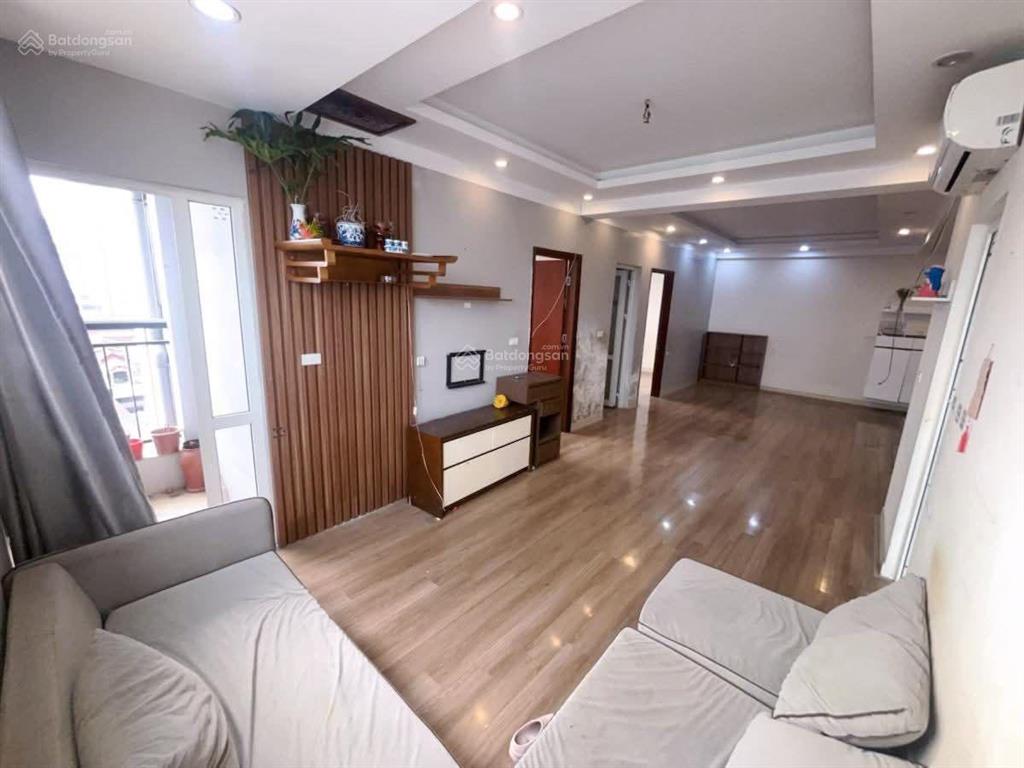 Bán căn hộ ct2c hoàng cầu , 69m2 ,2 ngủ ,2 vs , 7ty5  0914 239 ***
