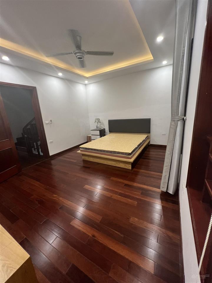 Cho thuê nhà nguyễn cảnh dị  đại kim, dt 55m*5 tầng, giá thuê 18tr, oto đỗ cửa ngày đêm thoải mái.