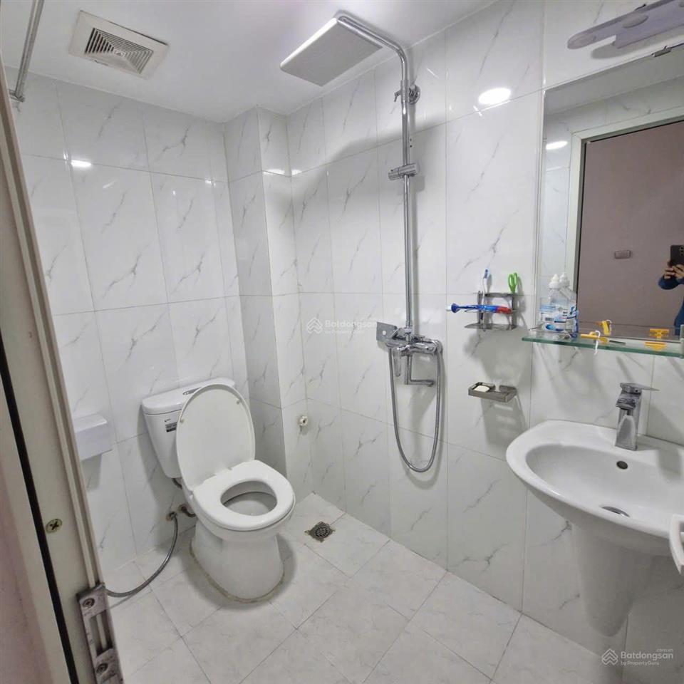 Cho thuê sàn văn phòng  đại kim, thang máy, nhà mới hoàn thiện mới 100%, dt 65m2, giá thuê 8tr/th
