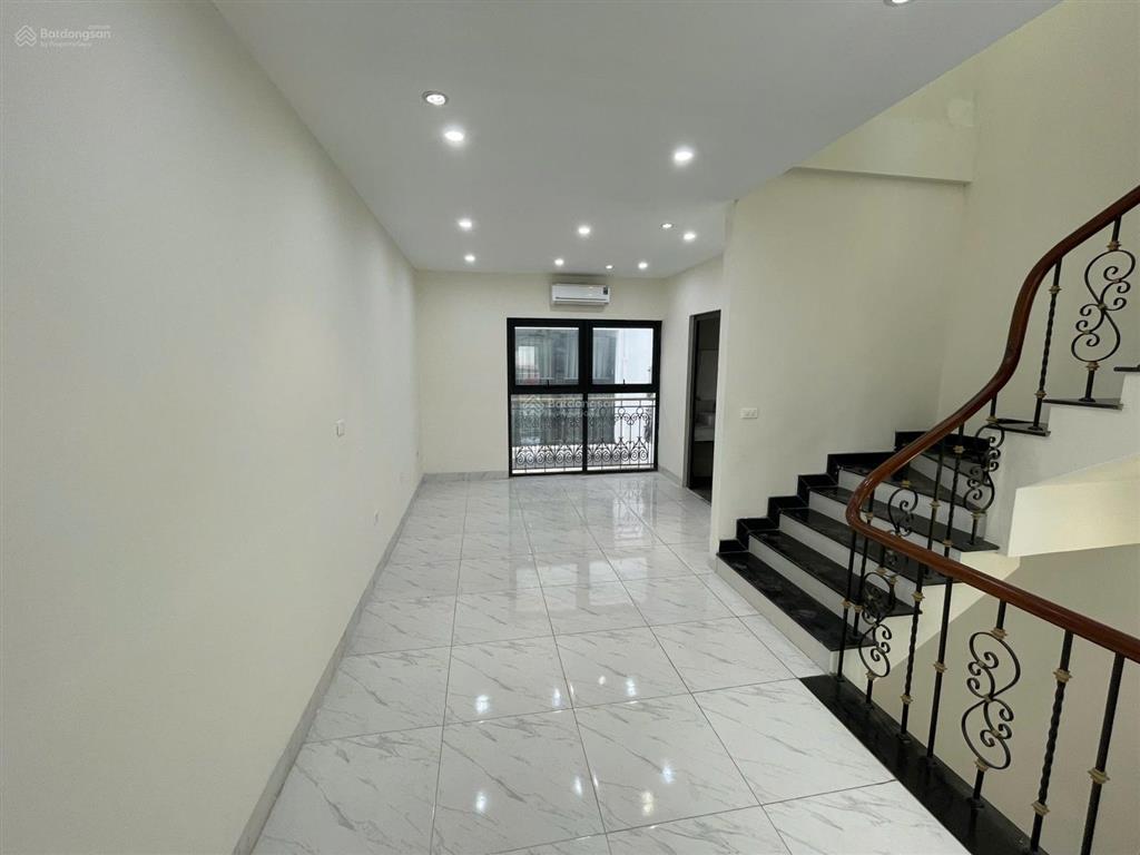 Cho thuê nhà lk nguyễn xiển  thanh xuân, dt 80m x tầng, ô tô tải đỗ cửa, giá thuê 35tr/th