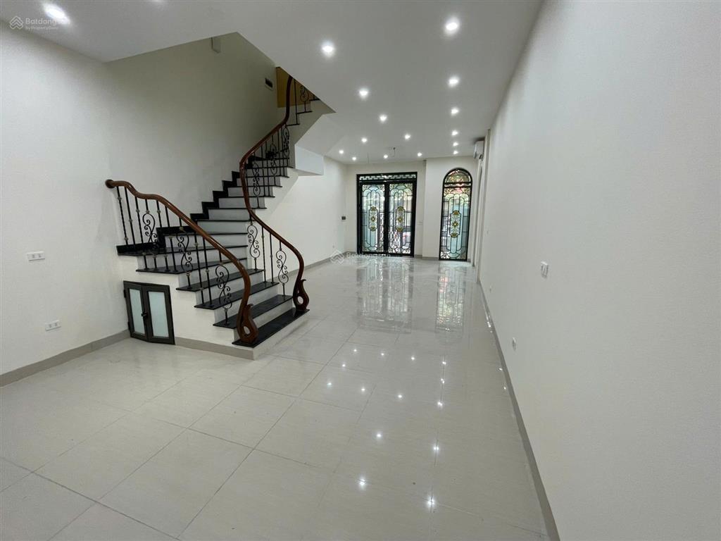Cho thuê nhà lk nguyễn xiển  thanh xuân, dt 80m x tầng, ô tô tải đỗ cửa, giá thuê 35tr/th