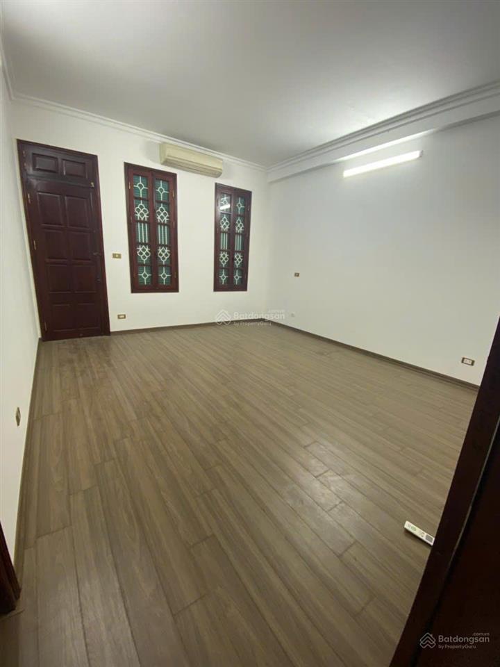 Cho thuê nhà khu phân lô khuất duy tiến  thanh xuân, dt 60m2*5 tầng, oto đỗ cửa, giá 20tr/th