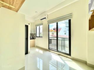 Phòng cửa sổ trời mới xây gần công viên lê thị riêng