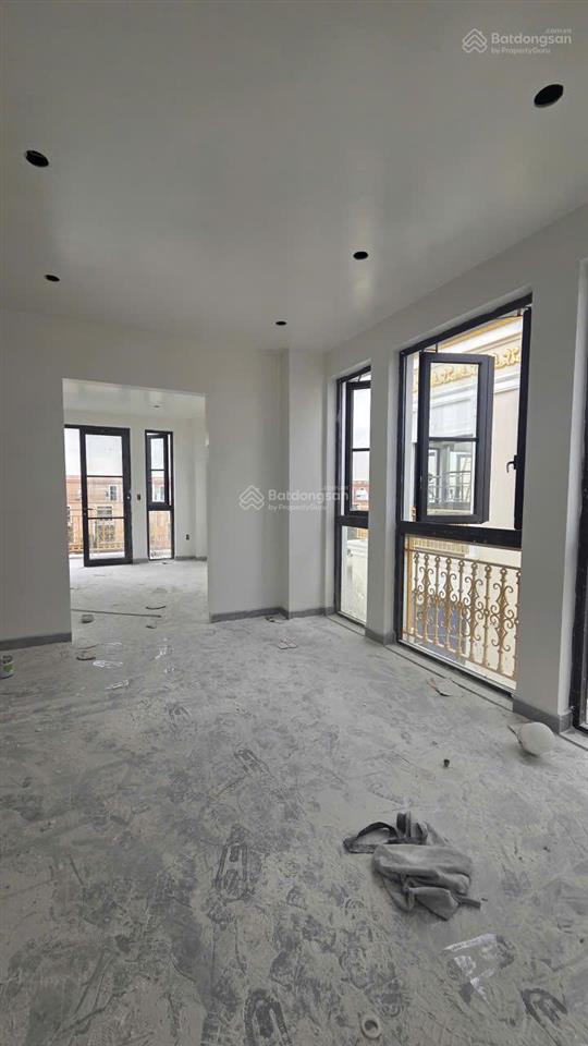 Song lập phân khu hoàng gia, đã hoàn thiện full 4 tầng, giá 13,5 tỷ, 180m2