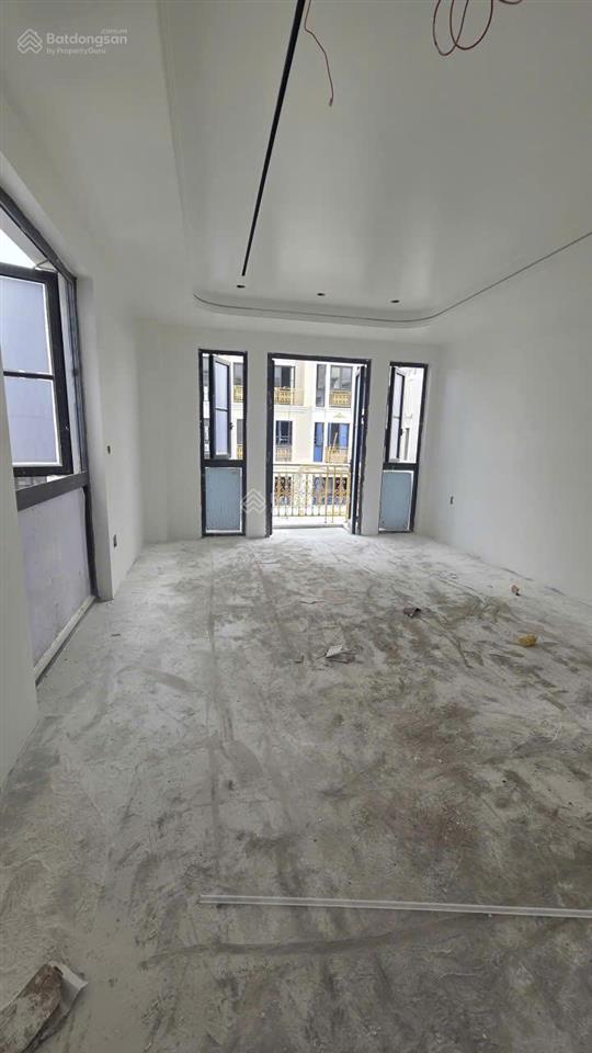 Song lập phân khu hoàng gia, đã hoàn thiện full 4 tầng, giá 13,5 tỷ, 180m2