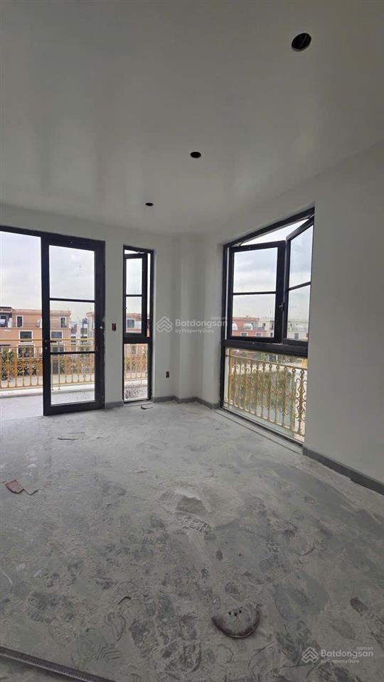 Song lập phân khu hoàng gia, đã hoàn thiện full 4 tầng, giá 13,5 tỷ, 180m2