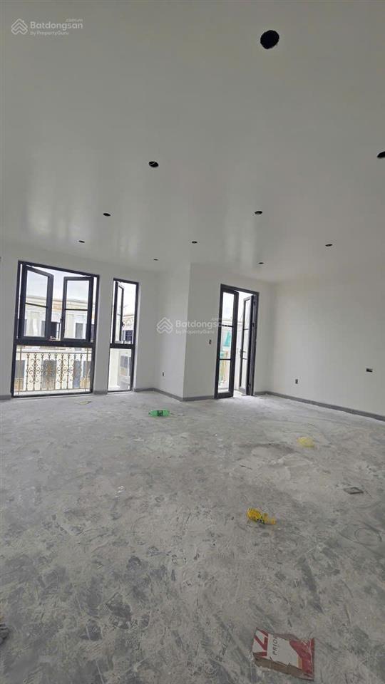 Song lập phân khu hoàng gia, đã hoàn thiện full 4 tầng, giá 13,5 tỷ, 180m2