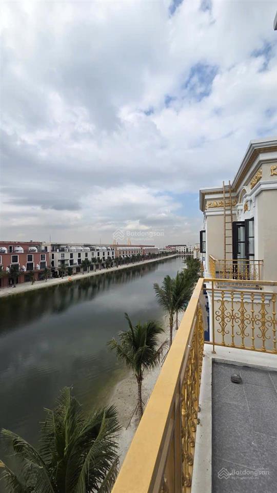 Song lập phân khu hoàng gia, đã hoàn thiện full 4 tầng, giá 13,5 tỷ, 180m2