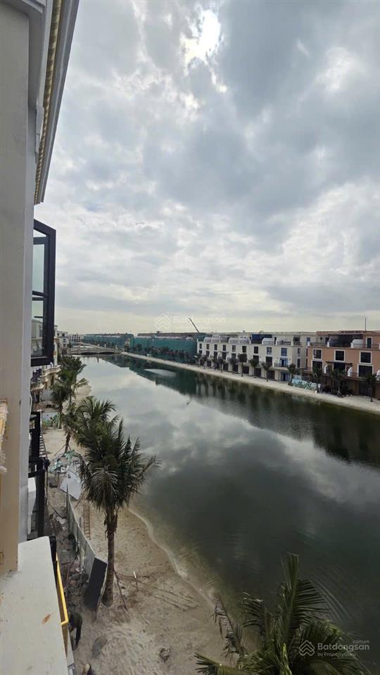 Song lập phân khu hoàng gia, đã hoàn thiện full 4 tầng, giá 13,5 tỷ, 180m2