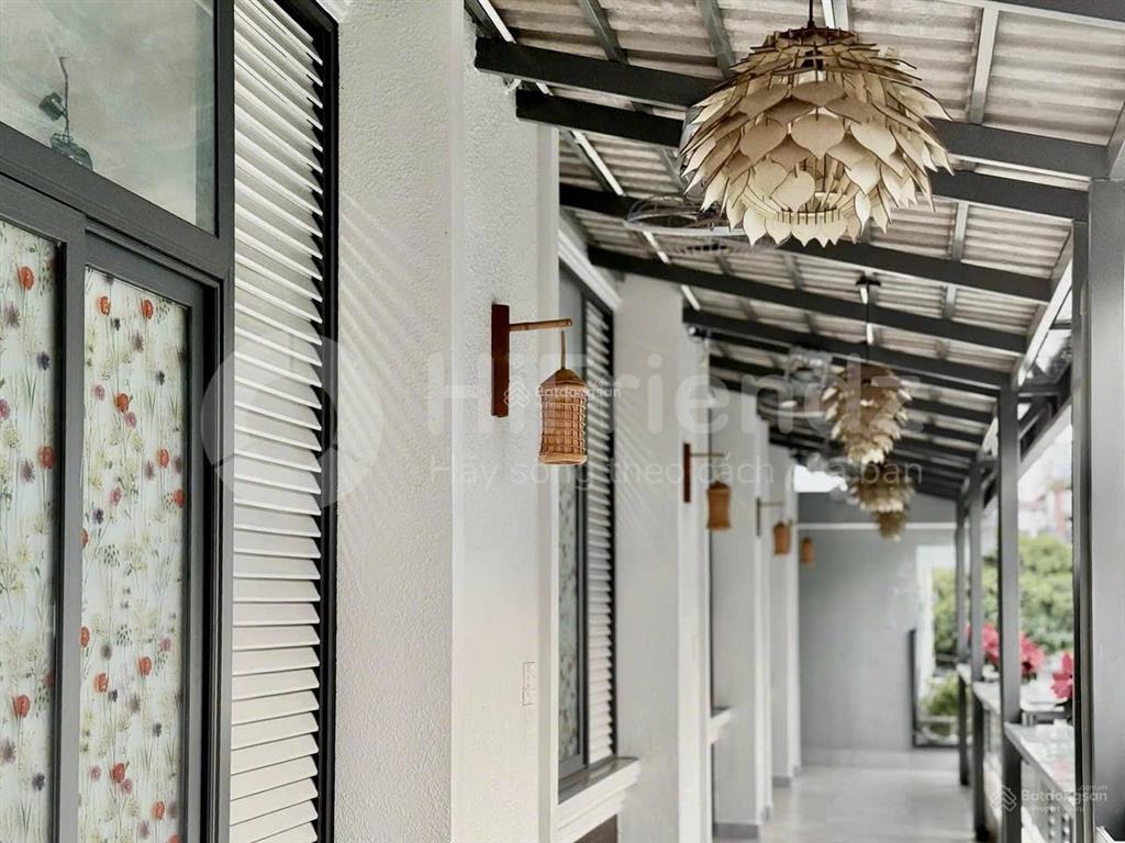 Phòng trọ cao cấp giá rẻ  gần đầm sen, full nt thang máy hầm xe