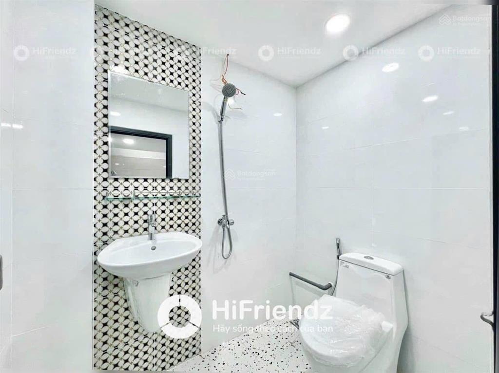 Phòng trọ thang máy  hầm xe mới xây gần aeon tân phú