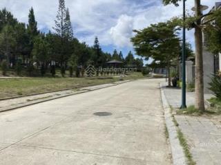 Chính chủ ngộp chứng khoán, bán nhanh lô đất 300m2, 2 mặt tiền ngay đường bùi thị xuân, p2, đà lạt