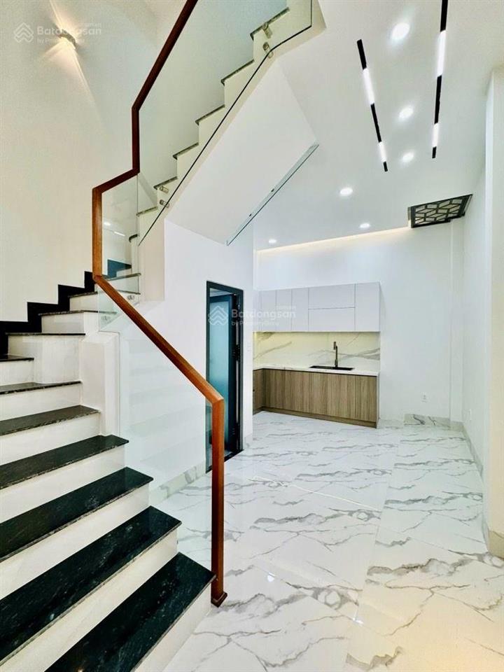 Nhà 3 tầng mới xây  44m²  gần lotte gò vấp  4pn  5.68 tỏi tl
