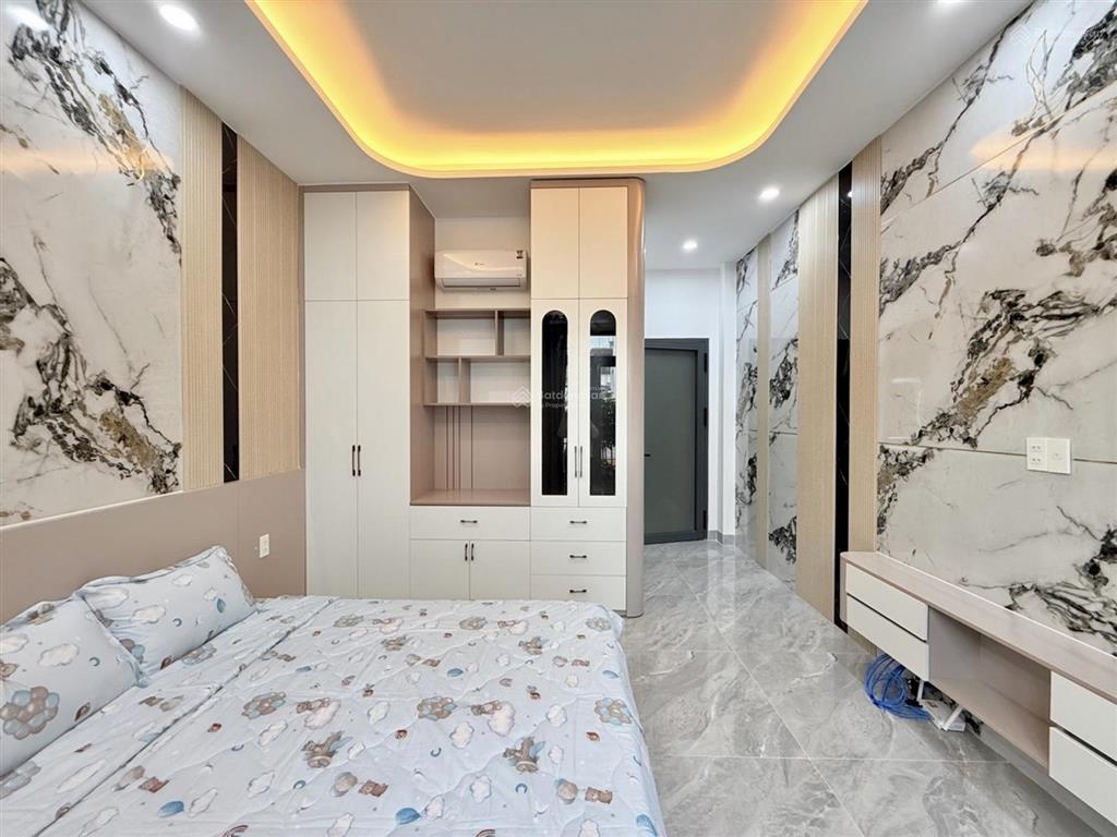 Nhà mới 5 tầng  full nội thất  gara ô tô  hxh nhựa  60m2  chỉ 8. x tỷ tl