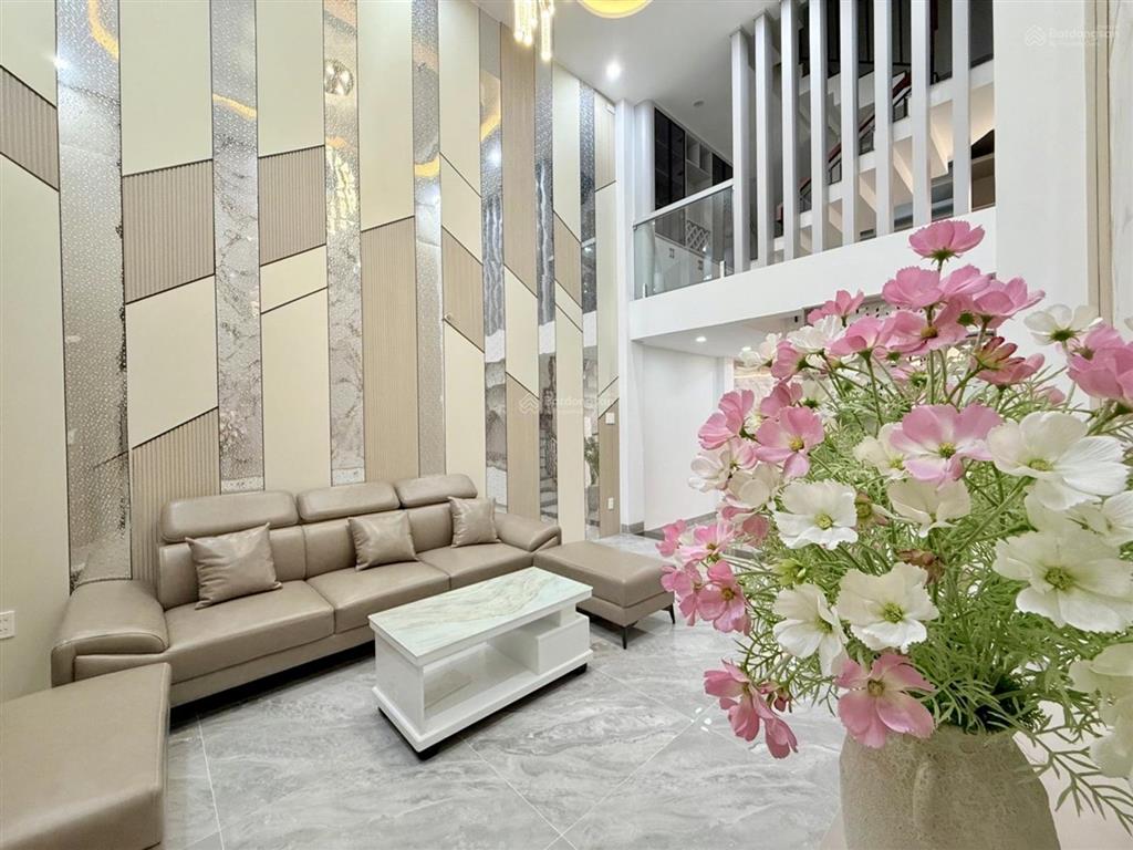 Nhà mới 5 tầng  full nội thất  gara ô tô  hxh nhựa  60m2  chỉ 8. x tỷ tl