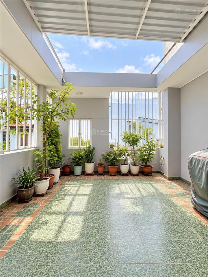 Nhà đẹp 3 tầng  62m2  hxh thông  sát sân bay  chỉ 8.79 tỷ tl