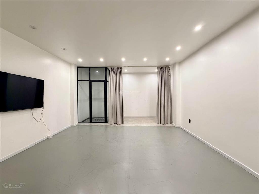 Nhà 4 tầng btct  ngay công viên gia định  100m2  nở hậu  chỉ 8.5 tỷ