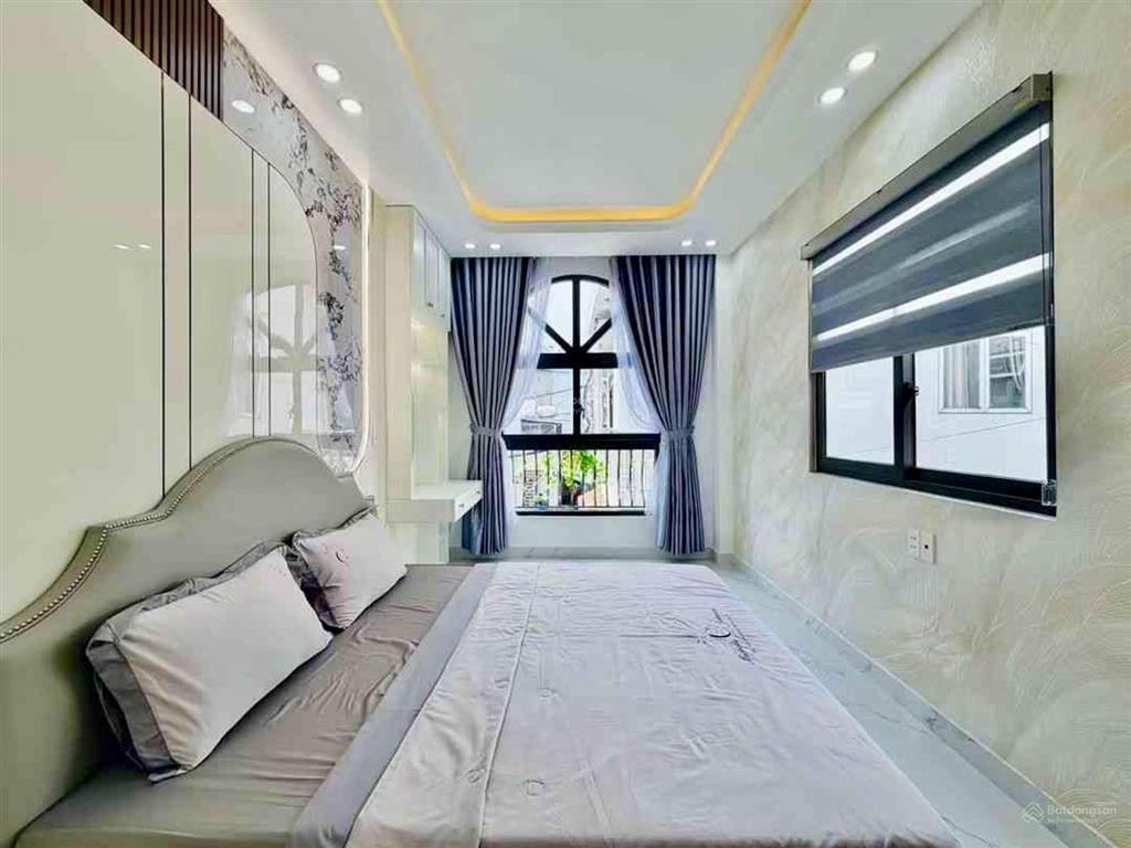 Nhà 4 tầng mới xây  6x11m  sát emart  ô tô ngủ trong nhà  chỉ 7tỷ89 tl