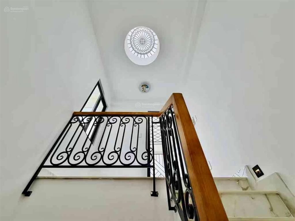 Nhà 4 tầng mới xây  6x11m  sát emart  ô tô ngủ trong nhà  chỉ 7tỷ89 tl