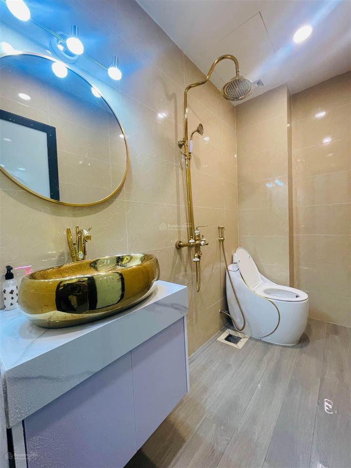 Bán nhà đẹp 5 tầng thang máy ngõ nông trước nhà rộng 4m dưới 10 ty