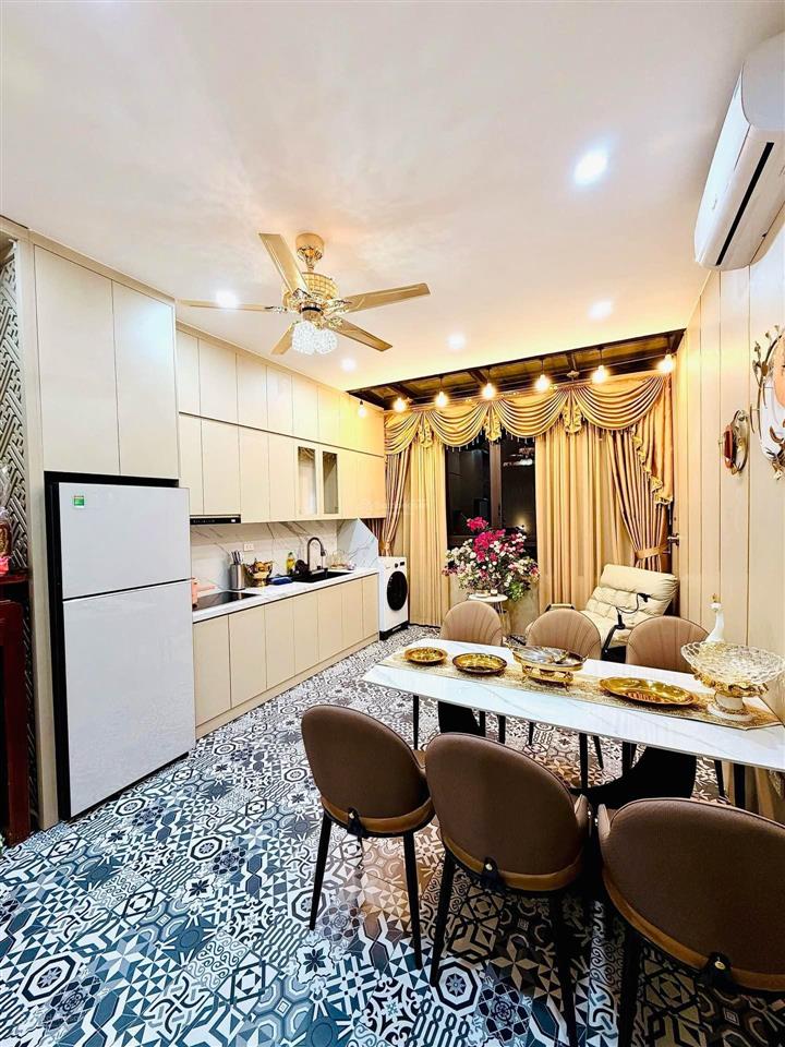 Bán nhà đẹp 5 tầng thang máy ngõ nông trước nhà rộng 4m dưới 10 ty