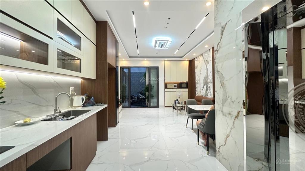 Nhà đẹp bạch mai 5 tầng thang máy nội thất xịn gần phố