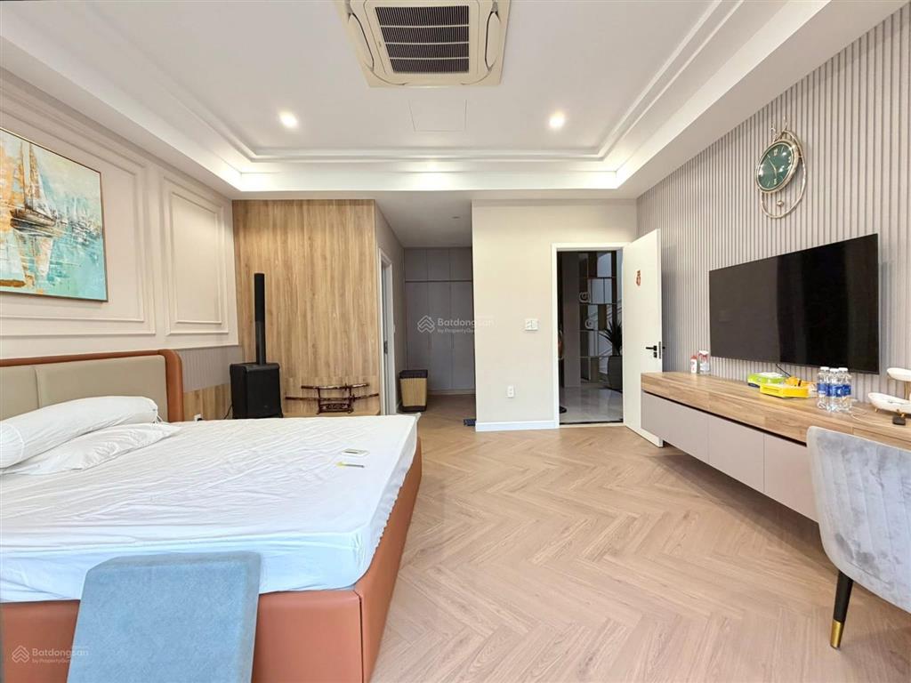 Bán biệt thự quận 5  154m2  4 tầng  thang máy