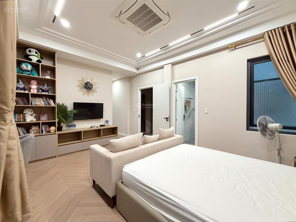 Bán biệt thự quận 5  154m2  4 tầng  thang máy