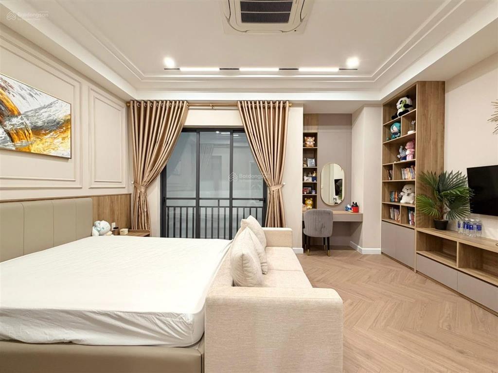 Bán biệt thự quận 5  154m2  4 tầng  thang máy