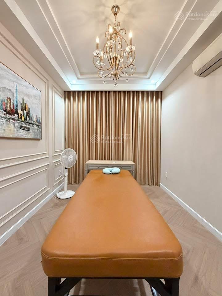 Bán biệt thự quận 5  154m2  4 tầng  thang máy