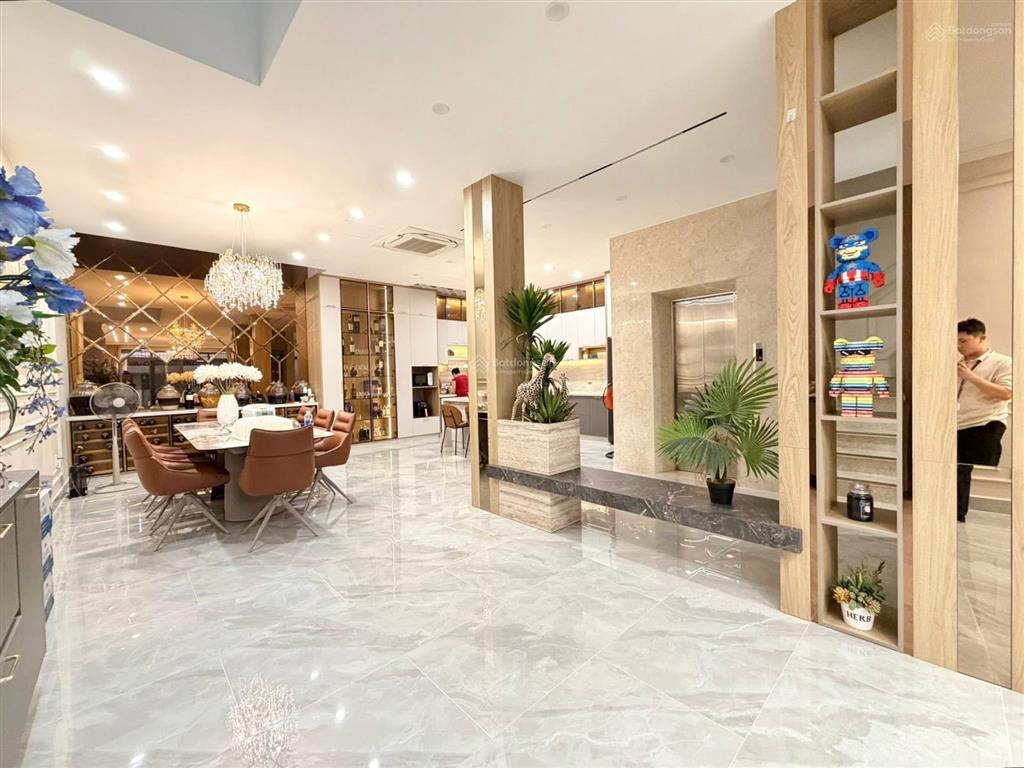 Bán biệt thự quận 5  154m2  4 tầng  thang máy