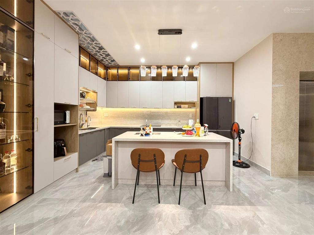 Bán biệt thự quận 5  154m2  4 tầng  thang máy