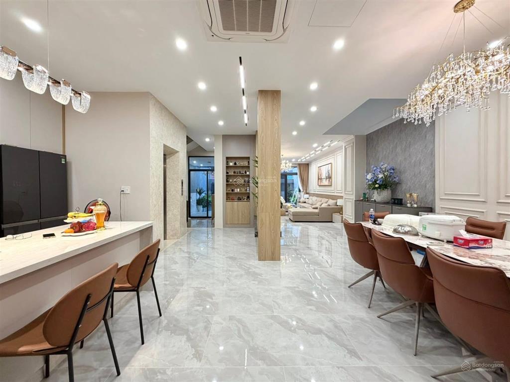 Bán biệt thự quận 5  154m2  4 tầng  thang máy